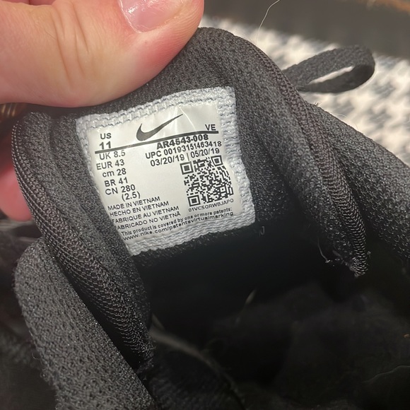 Nike shoes - Picture 9 of 13